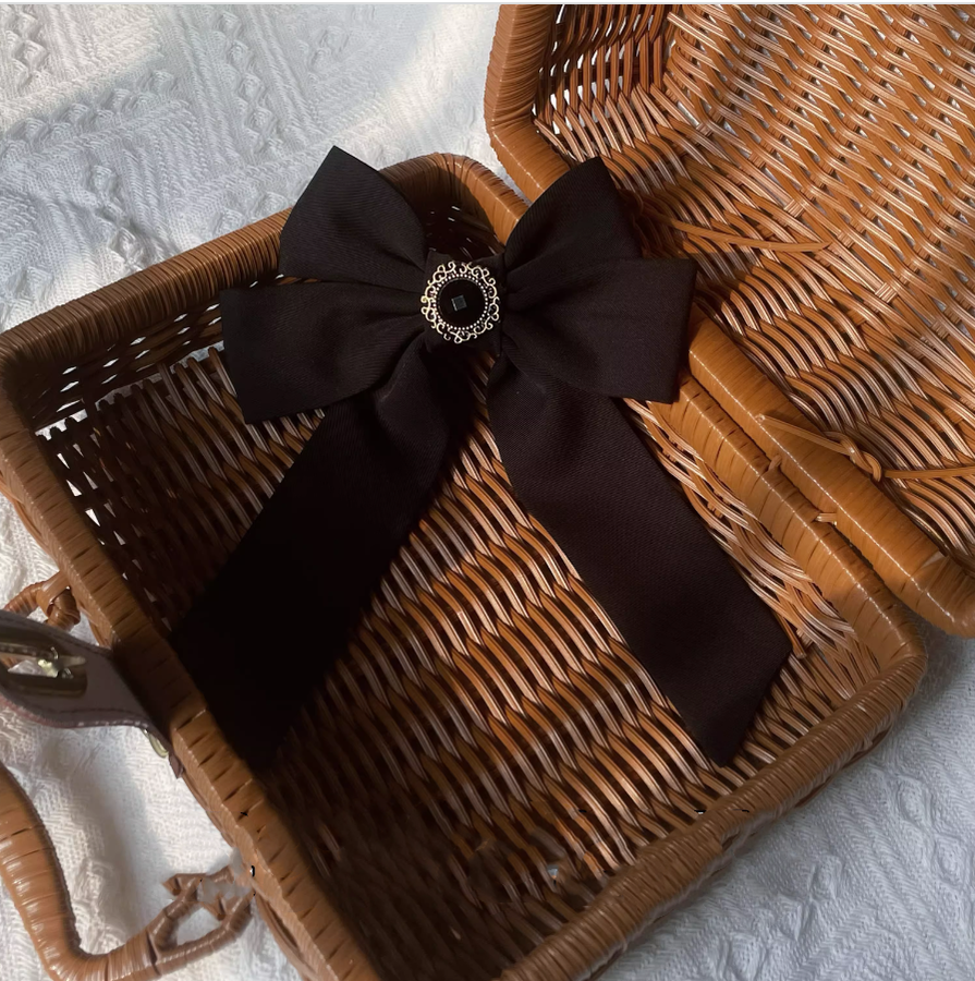 Worthy Girl - Lolita Bow Clip and Black Top Hat - image 1