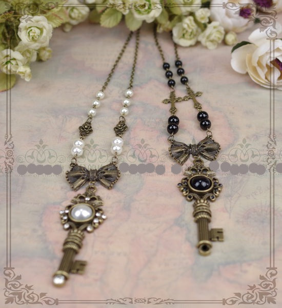 Gothic Lolita Retro Pearl Necklace - image 1