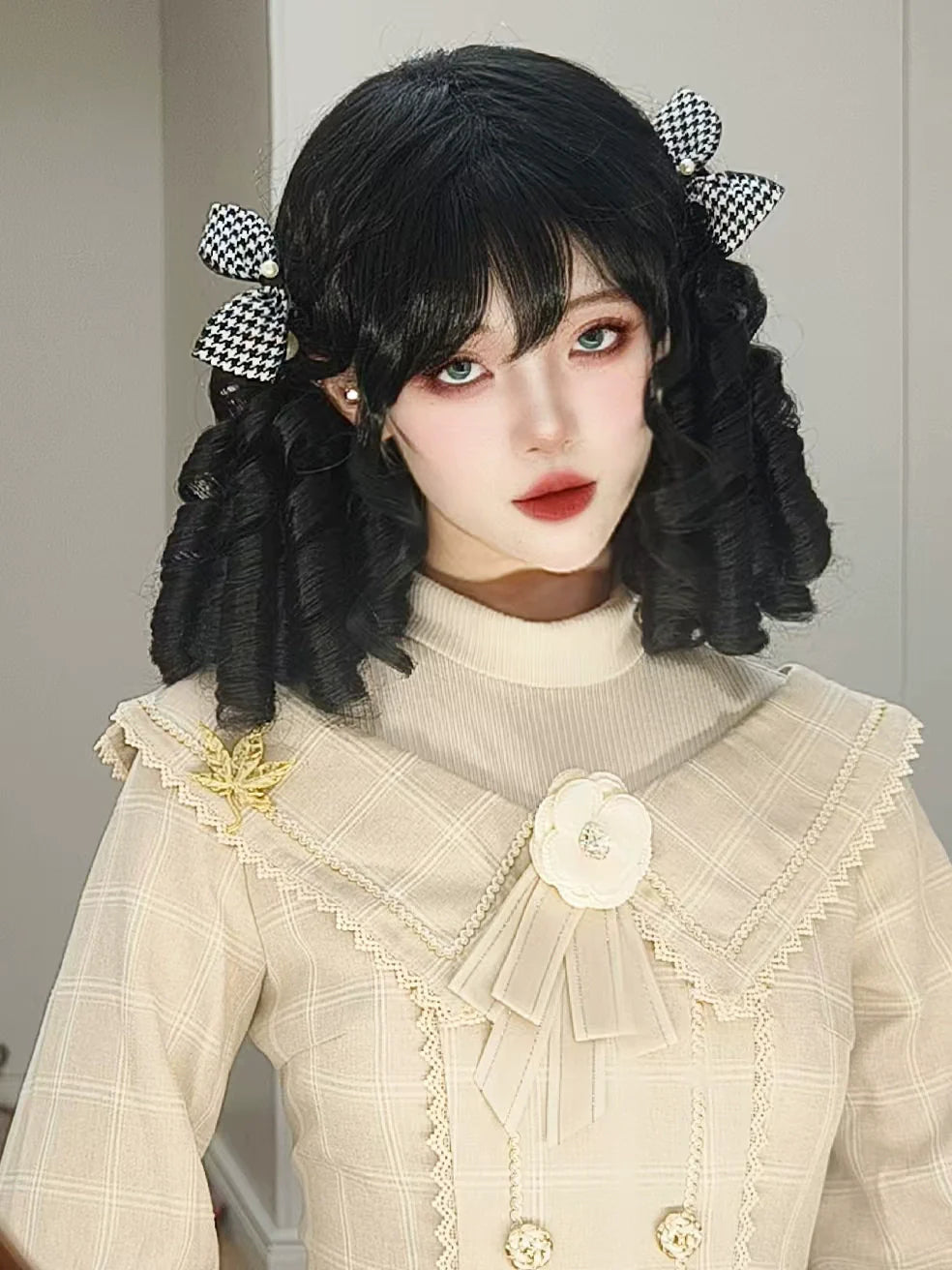 Sparkling 33cm Lolita Court Wig with Roman Curls - image 4