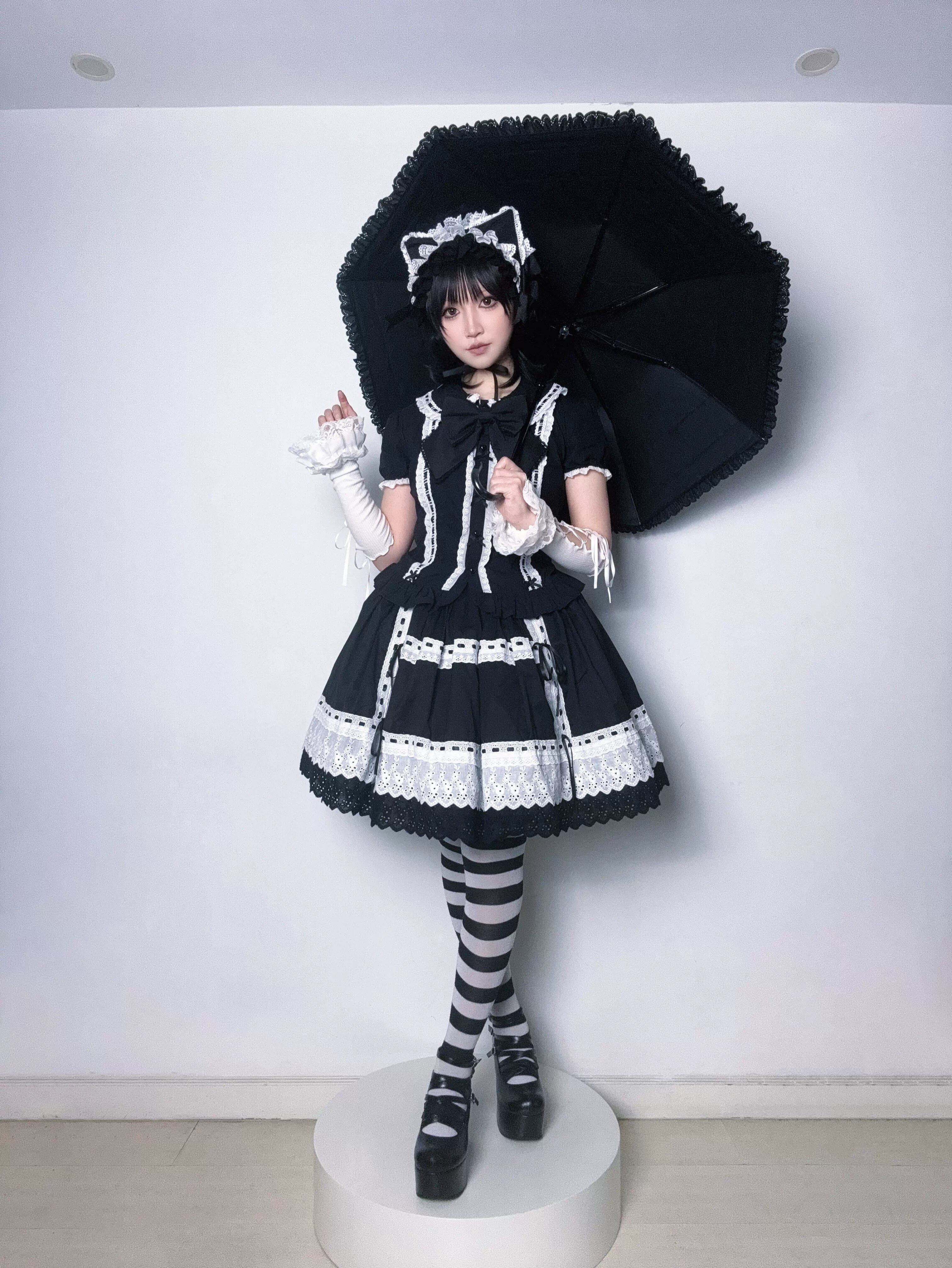 Raven and Lace Classic Lolita Foldable Ruffle Parasol - image 13