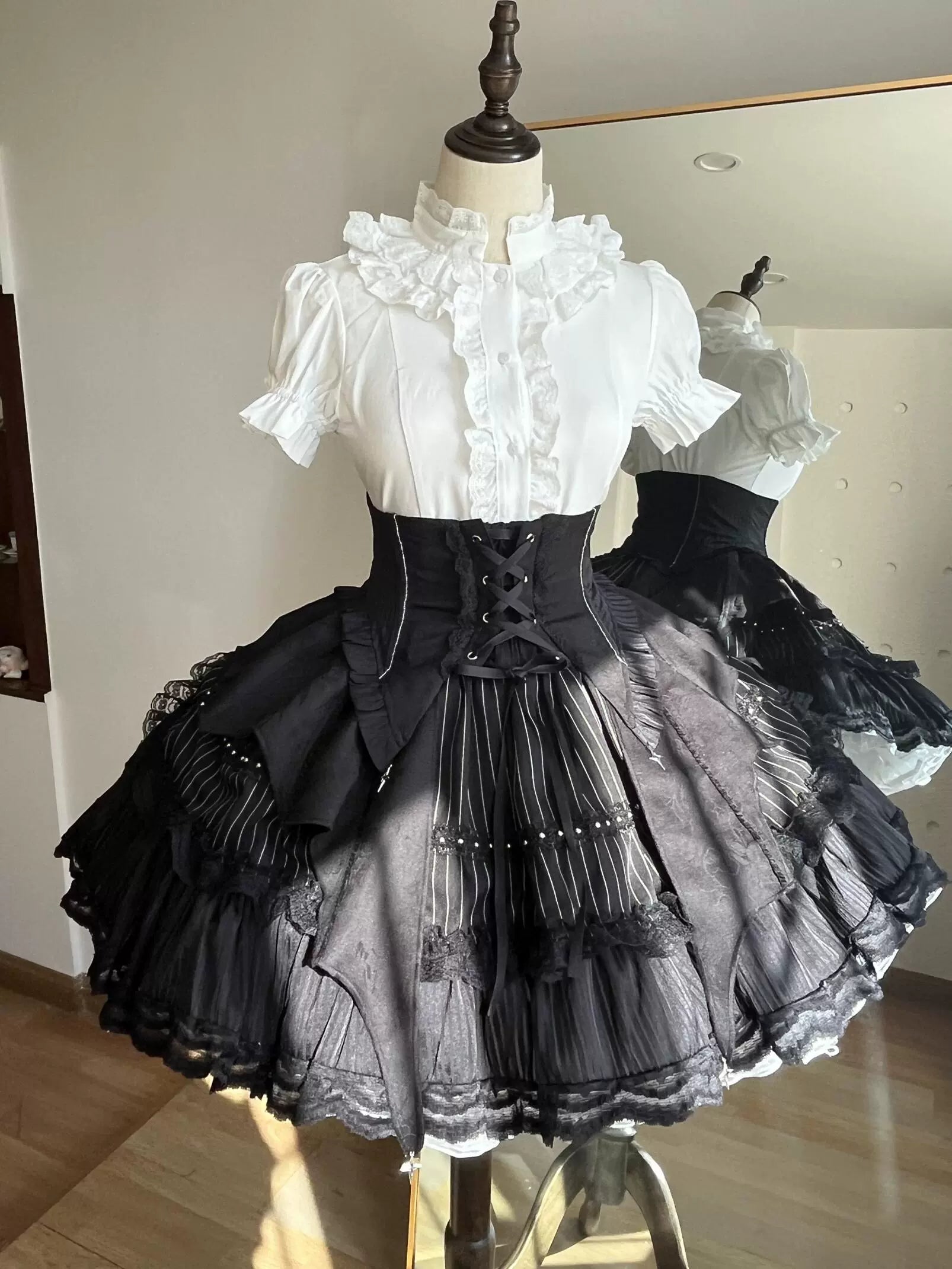 Trace Bone Black Gothic Lolita Skirt and Waist Cincher Set - image 2