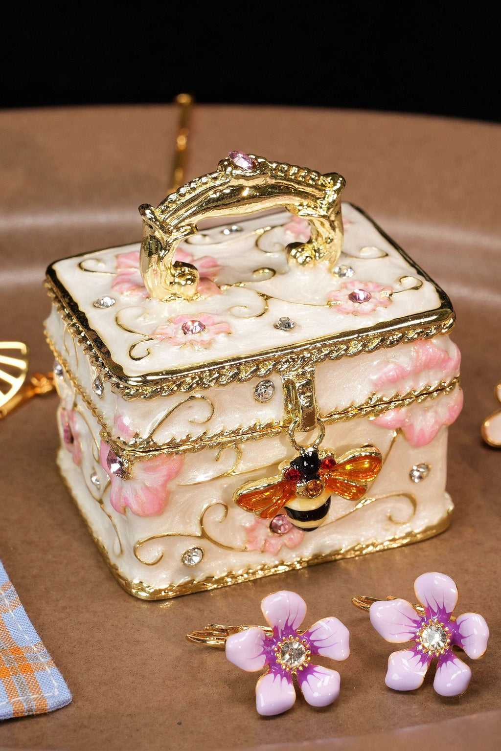 Treasure Chest Bee - Enamel Ring Jewelry Box - image 12