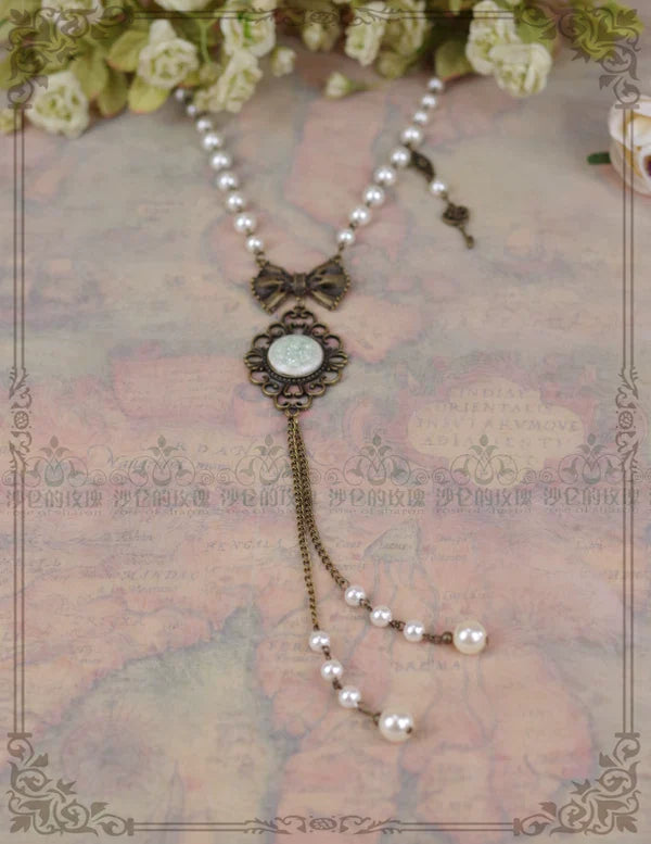 Vintage Lolita Pearl Necklace with Key Charm - image 4