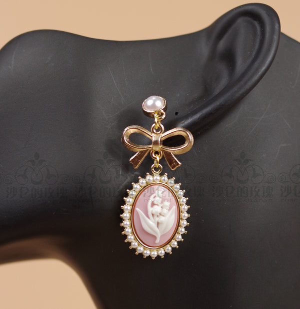 Retro Cameo Lolita Earrings - image 5
