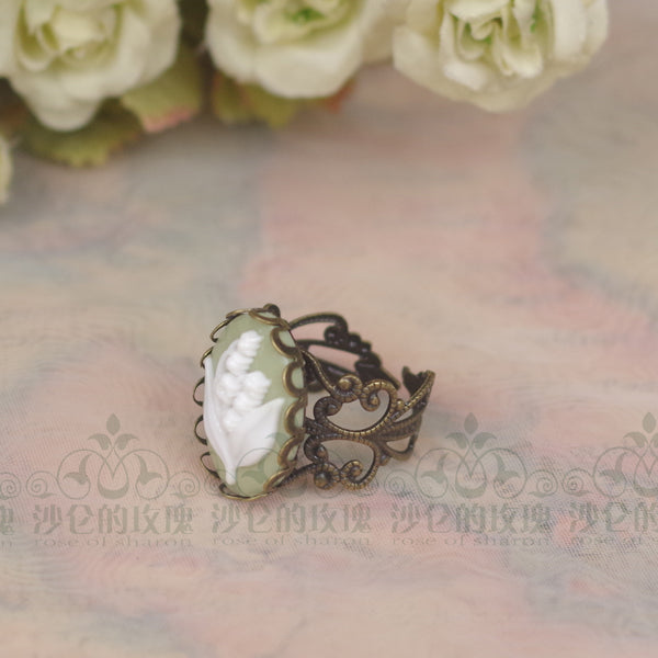 Cameo Lolita Necklace and Ring - image 9