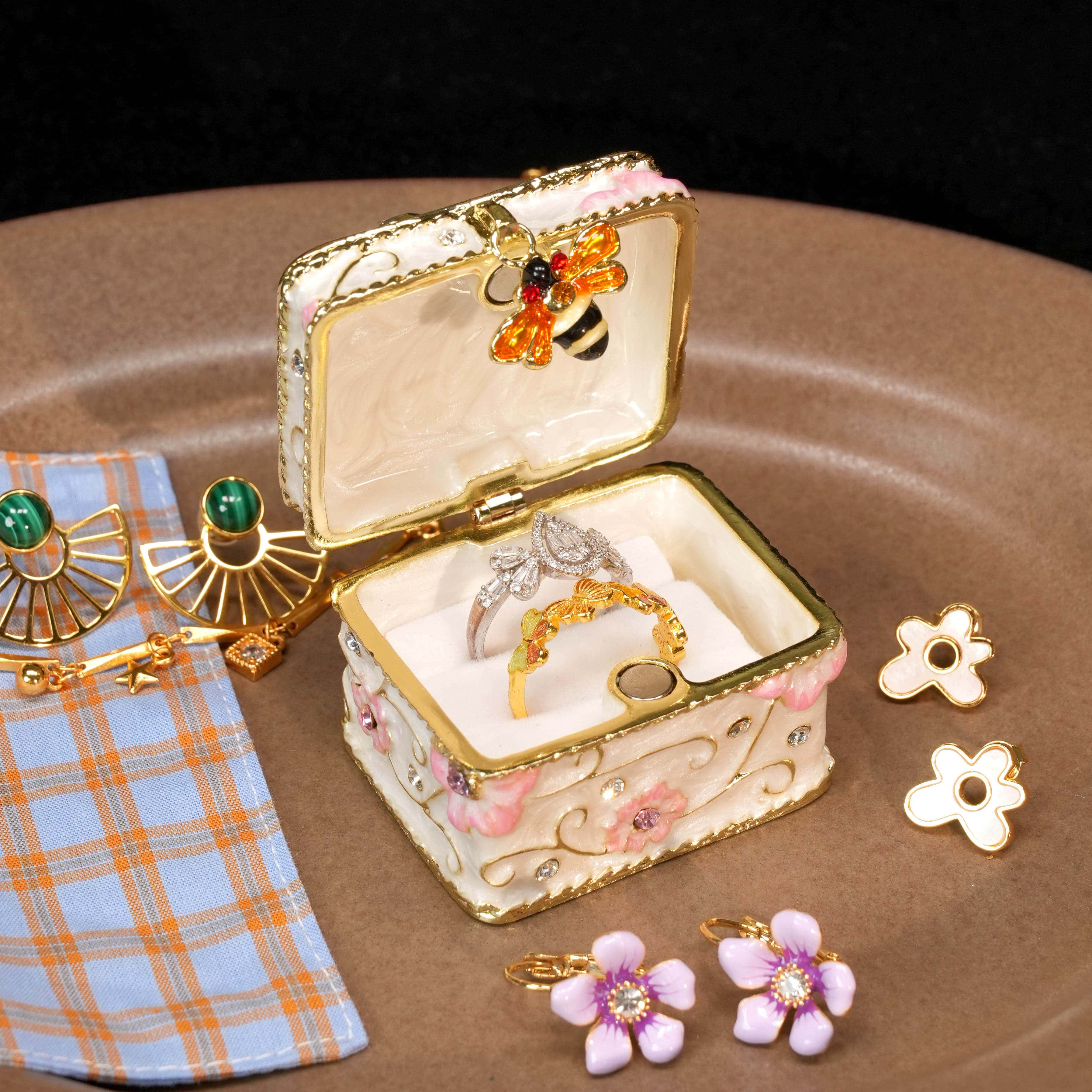 Treasure Chest Bee - Enamel Ring Jewelry Box - image 3