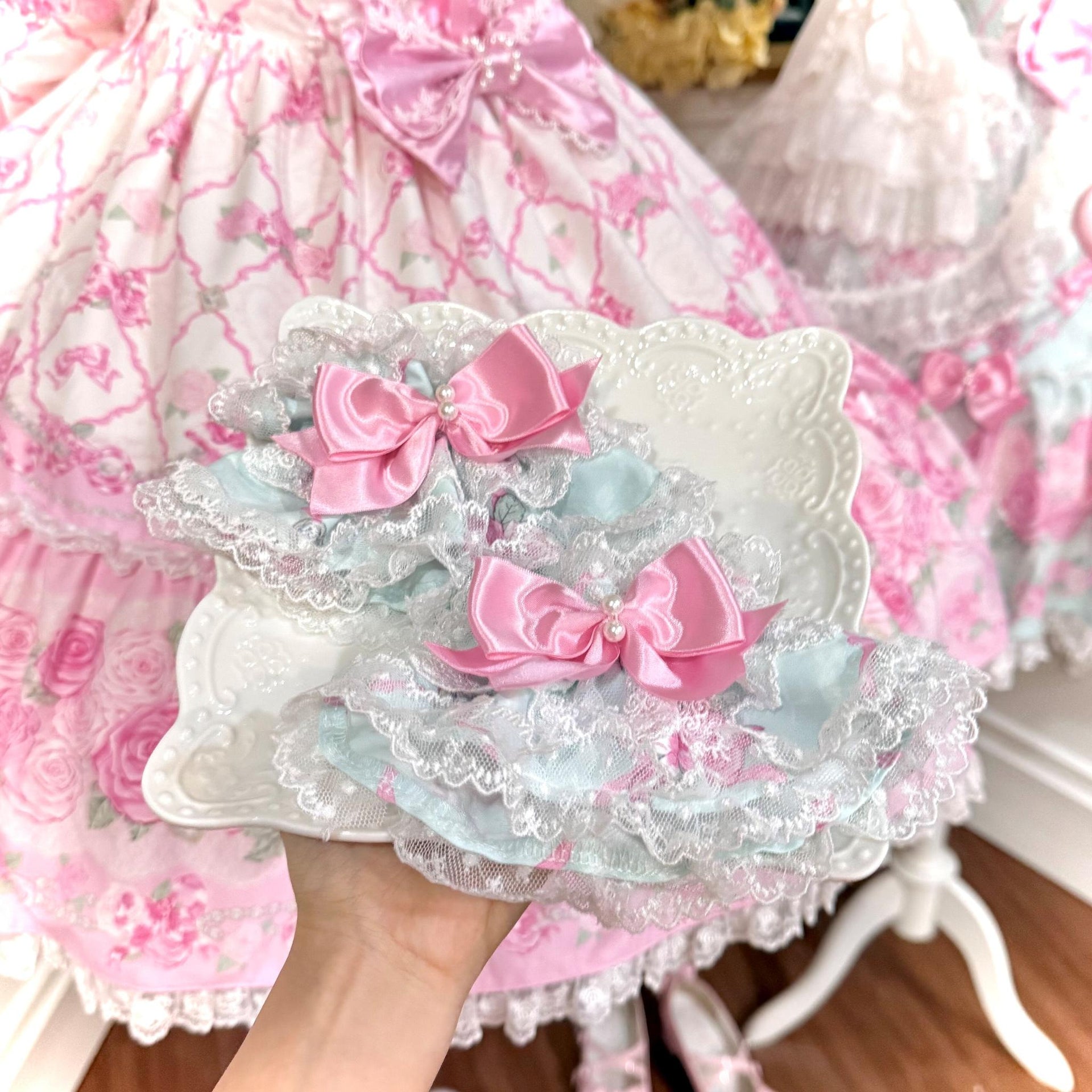 A Pair of Cuffs Only - Mint Green (one size / choose M) - Summer 2026 TaTaTa Lolita coordinate piece