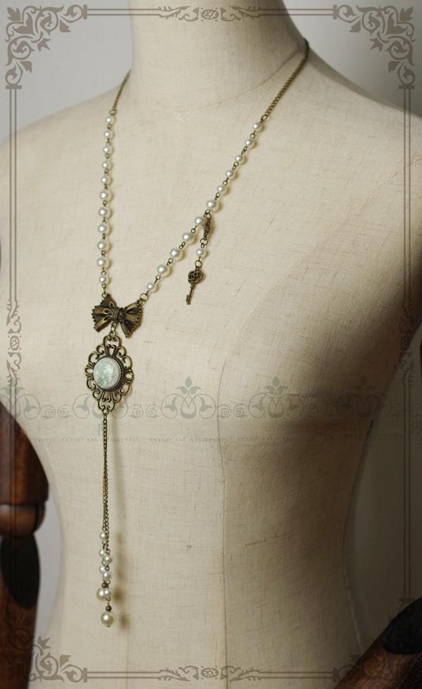 Vintage Lolita Pearl Necklace with Key Charm - image 3