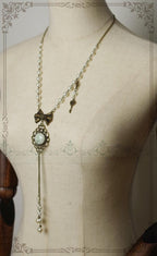 Vintage Lolita Pearl Necklace with Key Charm - image 3