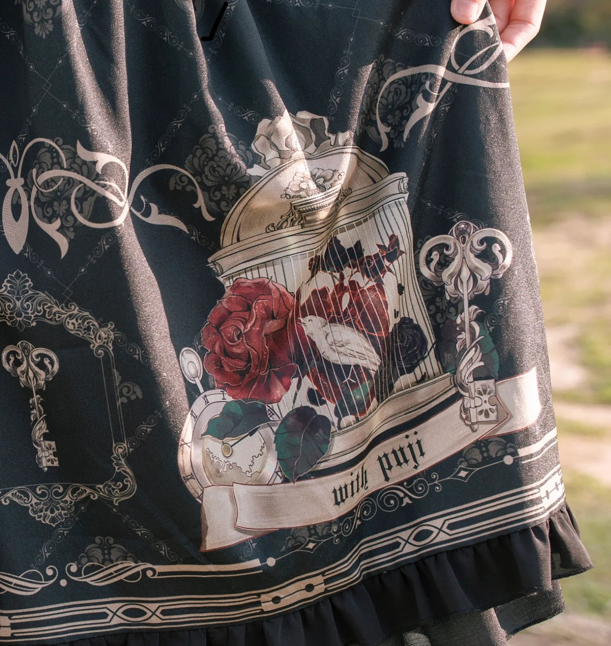 Nightingale and Rose Gothic Lolita JSK detail 13
